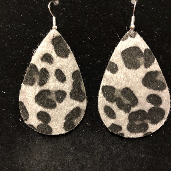 ANIMAL TEARDROP EARRINGS - Picture 5 of 6